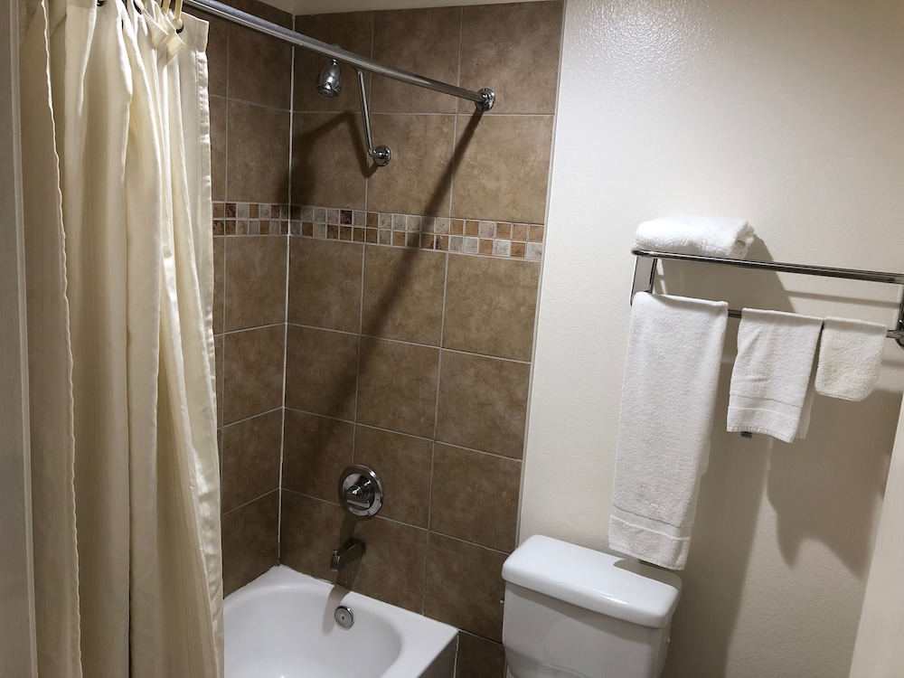 Orange Tustin Inn - photo 23