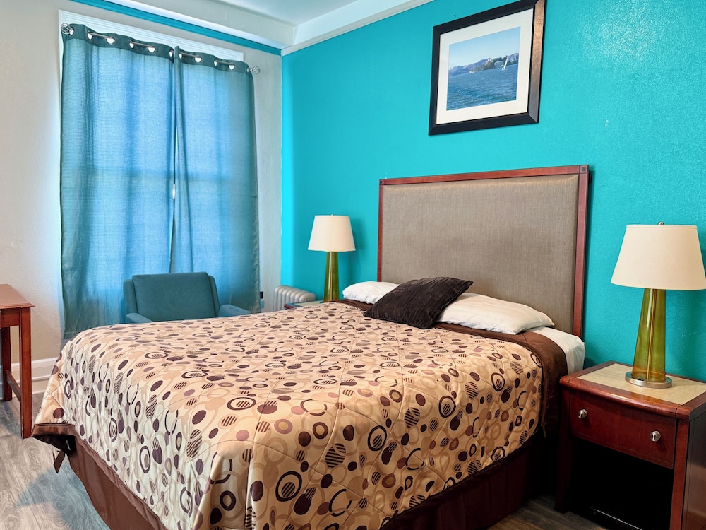 Admiral Hotel - photo 16