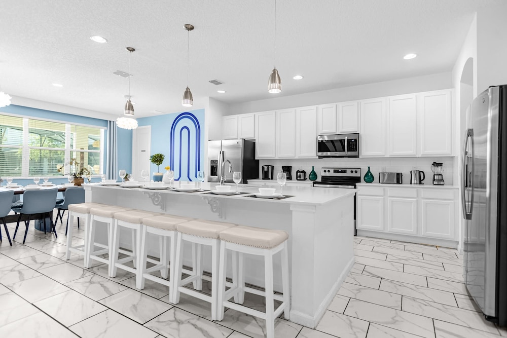 15br Mansion w Private Pool BBQ and Netflix Kissimmee - photo 17