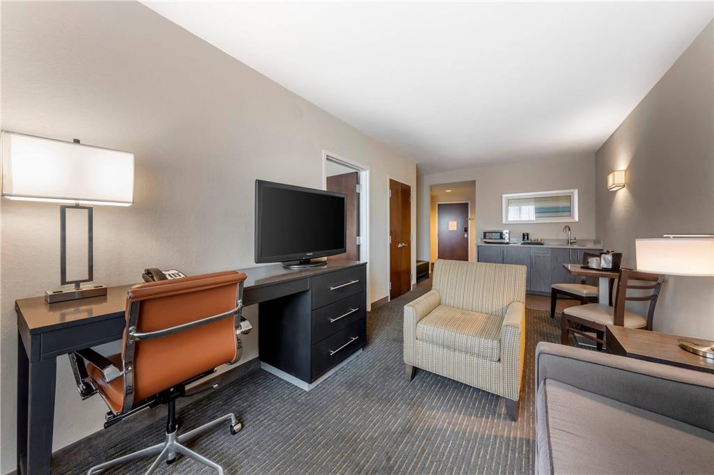 Comfort Suites Miami Airport North - photo 34