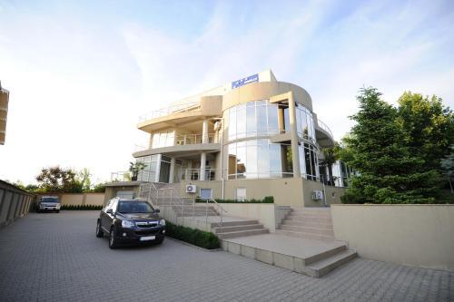 Bruxelles Guesthouse Craiova — 4-Star Luxury Hotel in Craiova, Romania