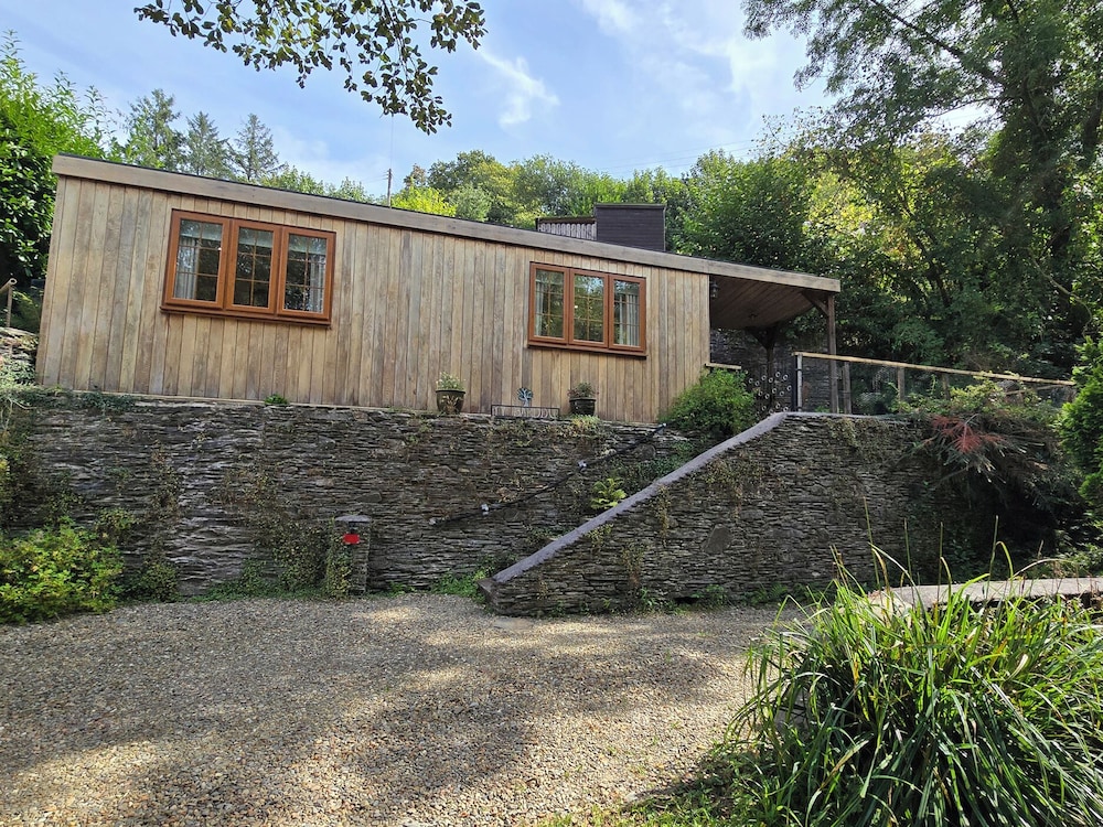 Ty Barddu — 4-Star Luxury Hotel in Newcastle Emlyn, United Kingdom