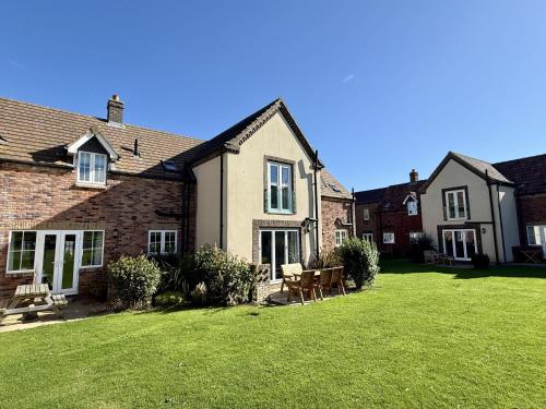 A Wave From It All Part of the The Bay Filey Holiday Village with pool gym and direct beach access pub restaurant tennis and meadows walks in Filey, United Kingdom