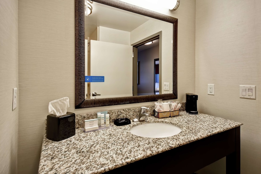 Hampton Inn Middletown - photo 22