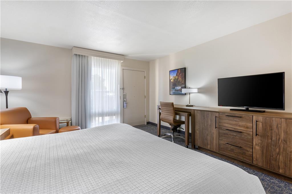 Best Western Plus A Wayfarer's Inn And Suites - photo 10