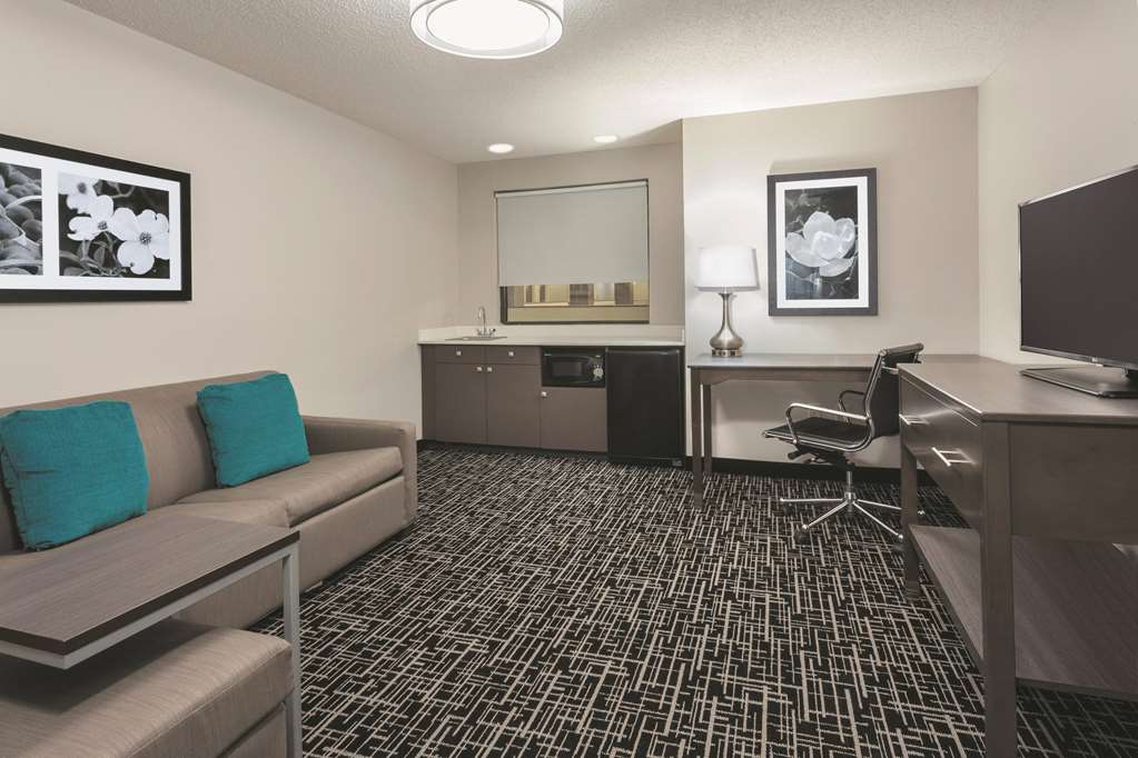 La Quinta Inn & Suites by Wyndham Covington - photo 20