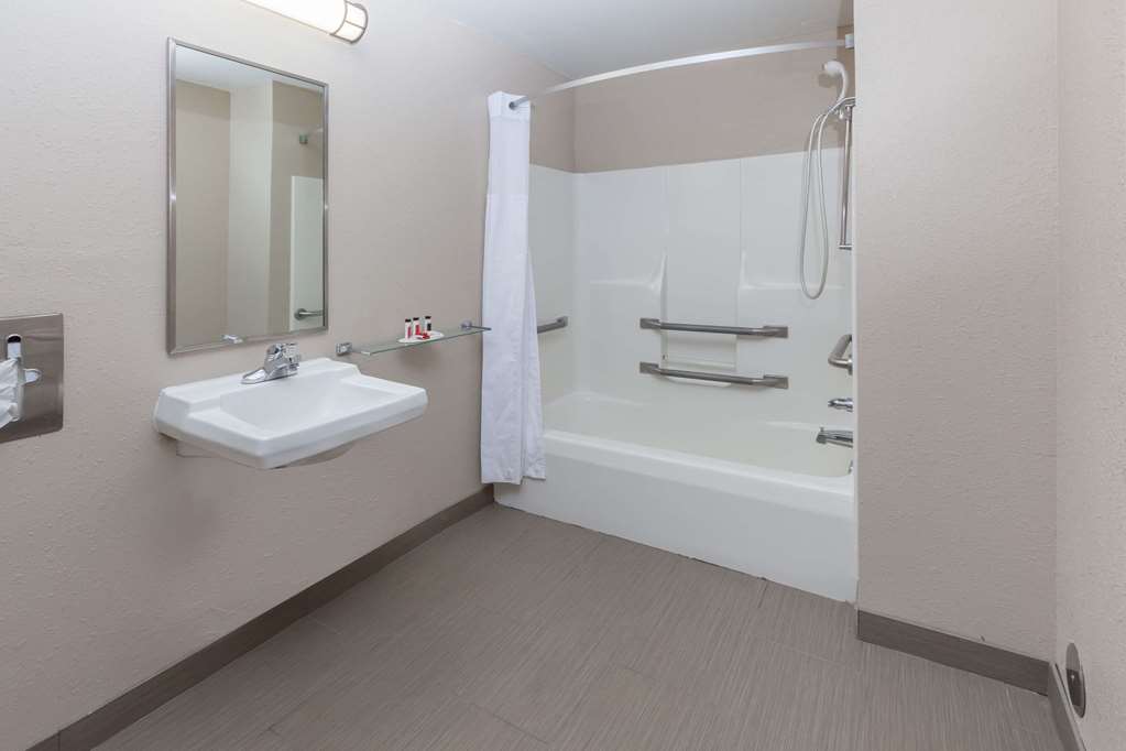 Baymont by Wyndham Gaylord - photo 13