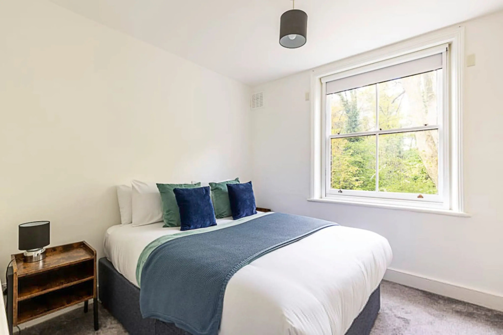 Stylish Hideaway Flat at Milton Park Highgate — 4-Star Luxury Hotel in London, United Kingdom