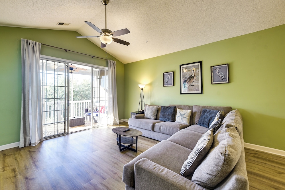 Barefoot Resort Condo w Pools & Balcony - photo 4