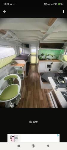 Hausboot Rollyboot - carbon neutral hotel in Joachimsthal