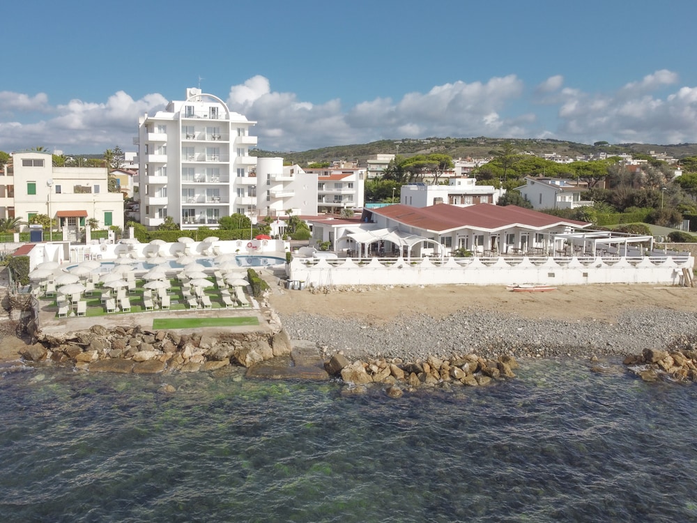 Hotel Cavalluccio Marino — 4-Star Luxury Hotel in Santa Marinella, Italy