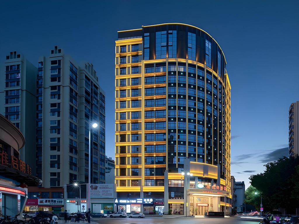 Vienna Hotel Xinfeng West High Speed Railway Station in Jiading, People's Republic of China