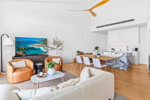 Luxurious Ocean View Penthouse — 4-Star Luxury Hotel in Sunshine Beach, Australia