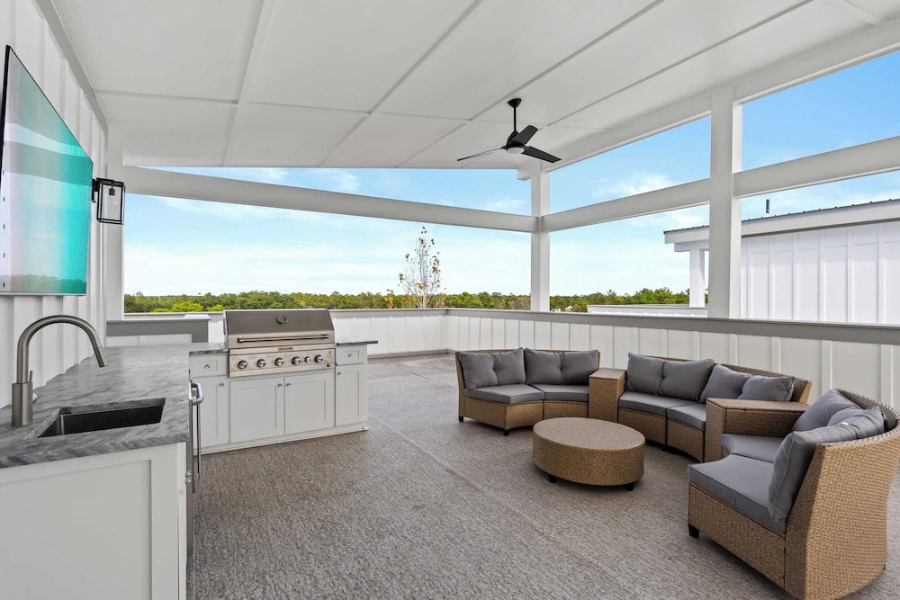 Sea Dweller by Avantstay Rooftop Spa Gulf View Golf Cart Pool - photo 46