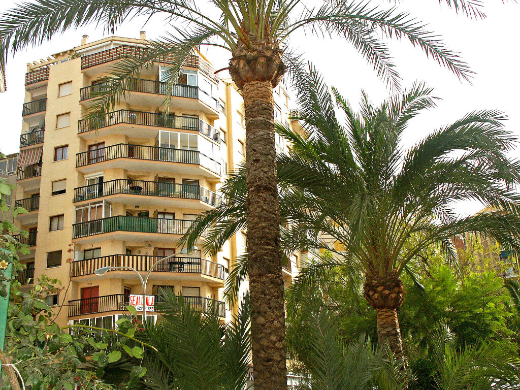 PISO 4 personas Calpe centro edificio PLAYASOL - carbon neutral hotel in Calp