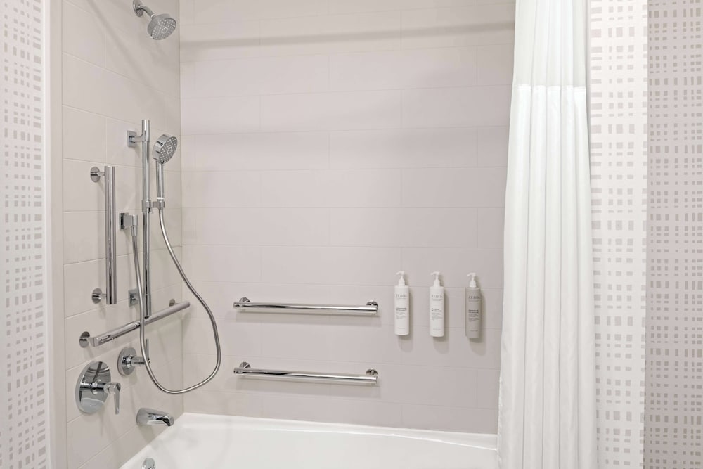 Hampton Inn by Hilton Costa Mesa Newport Beach - photo 15