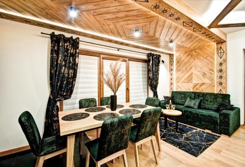 Domki Pod Grapą Twin & Jakuzzi Deluxe & Willa Pod Grapą — 4-Star Luxury Hotel in Poronin, Poland