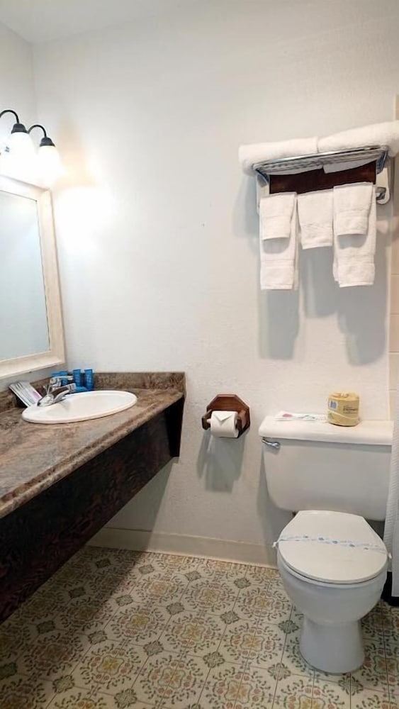 Silver Sands Motel - photo 26