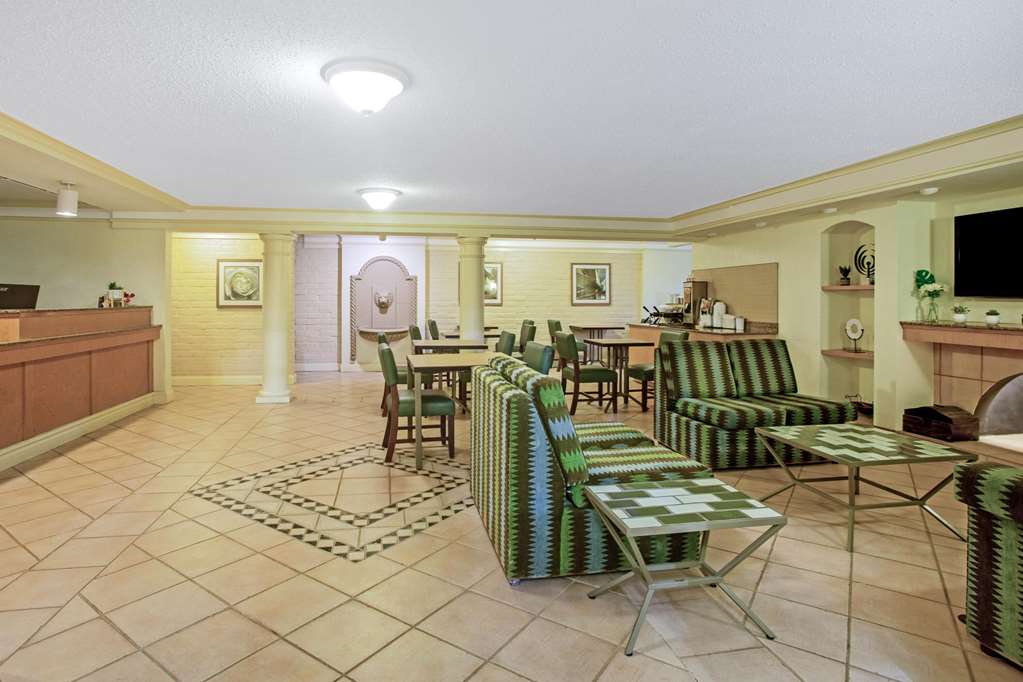 La Quinta Inn by Wyndham Victoria - photo 8