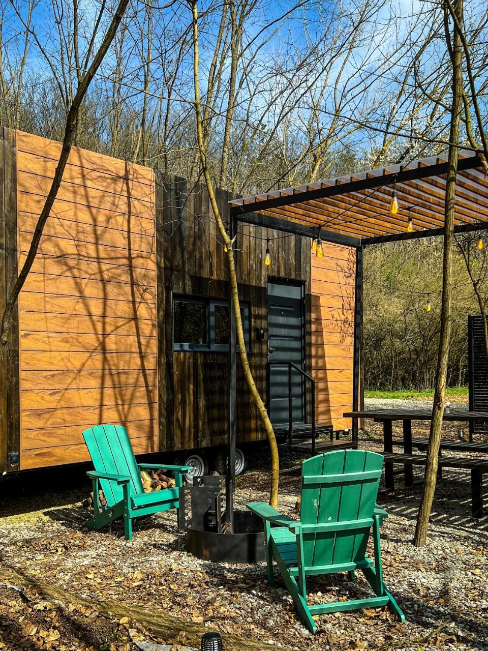 Almásglamp - carbon neutral hotel in Unknown City