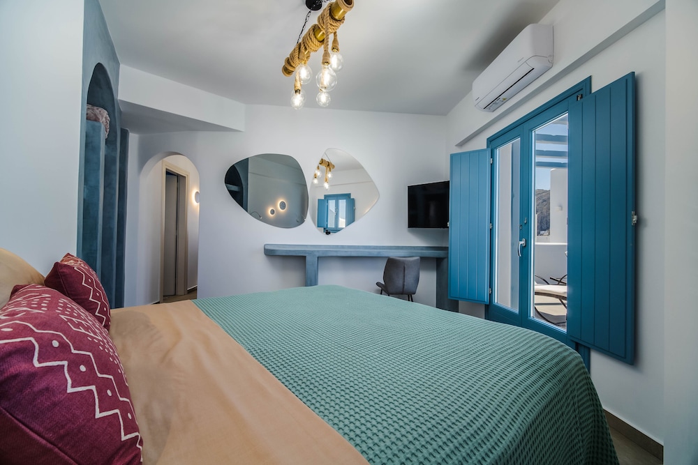 Aegean Blue Luxury Suites — Pyrgos — photo 3