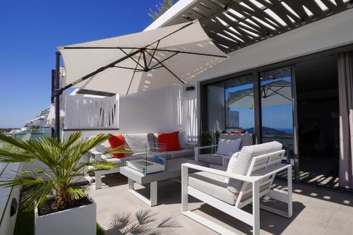Resort Seascape Villa 8 by Bookaparadise — hotel in Finestrat