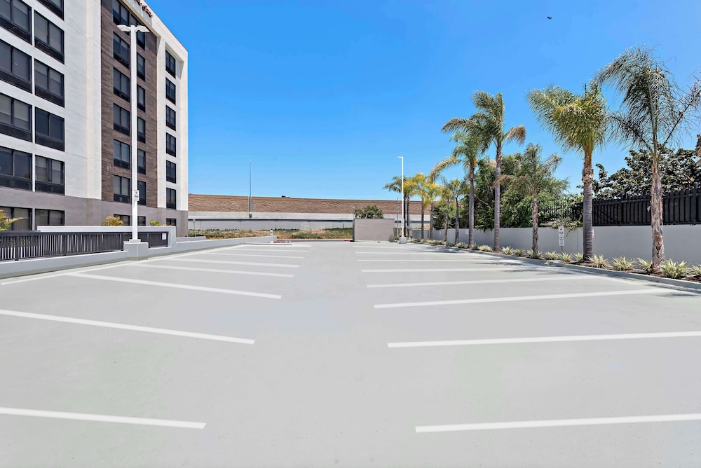 Hampton Inn by Hilton Los Angeles Airport - photo 36