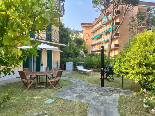 JOIVY Sunny Family Flat with Private Garden & Parking — 4-Star Luxury Hotel in Santa Margherita Ligure, Italy