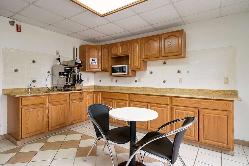 Motel6 Davenport IA - photo 20