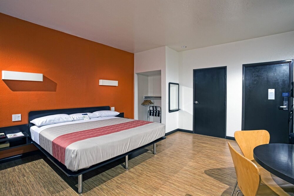 Motel 6 Costa Mesa CA Newport Beach - photo 9