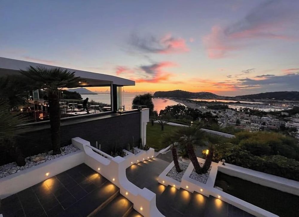 Hotel Cala Moresca — 4-Star Luxury Hotel in Bacoli, Italy