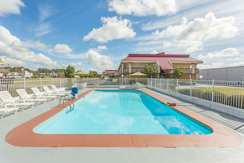 Super 8 by Wyndham Tifton - photo 32