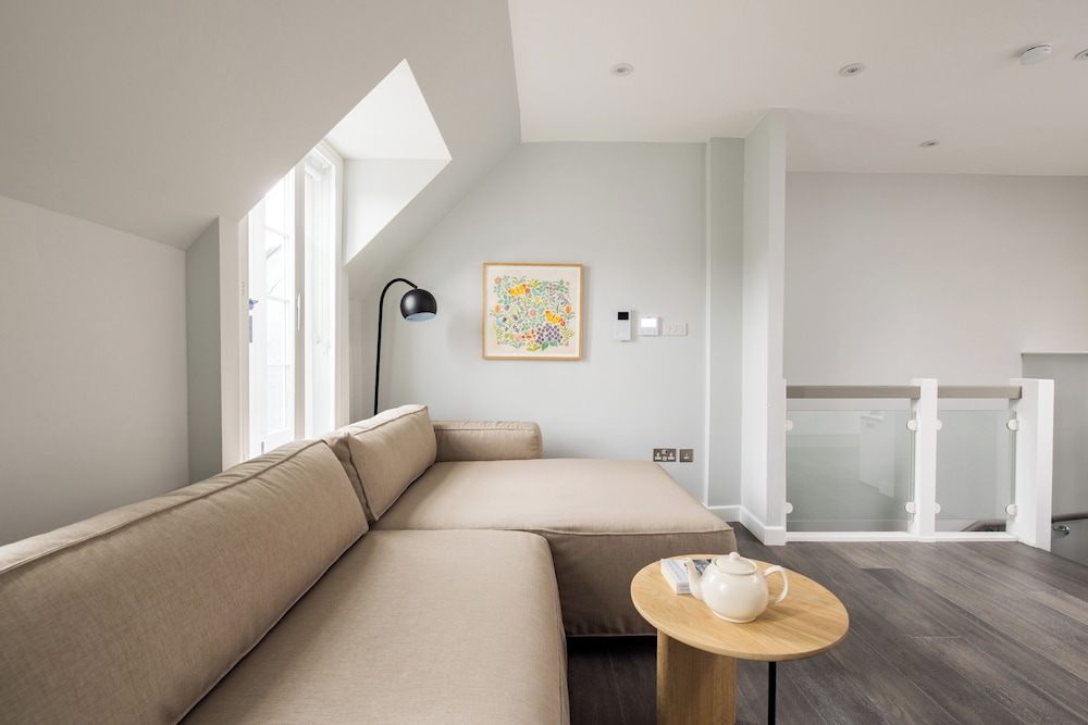 Hausd Soho — 4-Star Luxury Hotel in London, United Kingdom