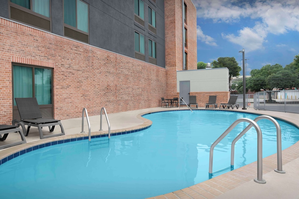 Hotel image of Spark by Hilton San Antonio Airport