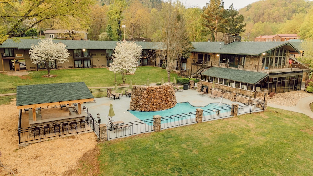Tremont Lodge & Resort - photo 218