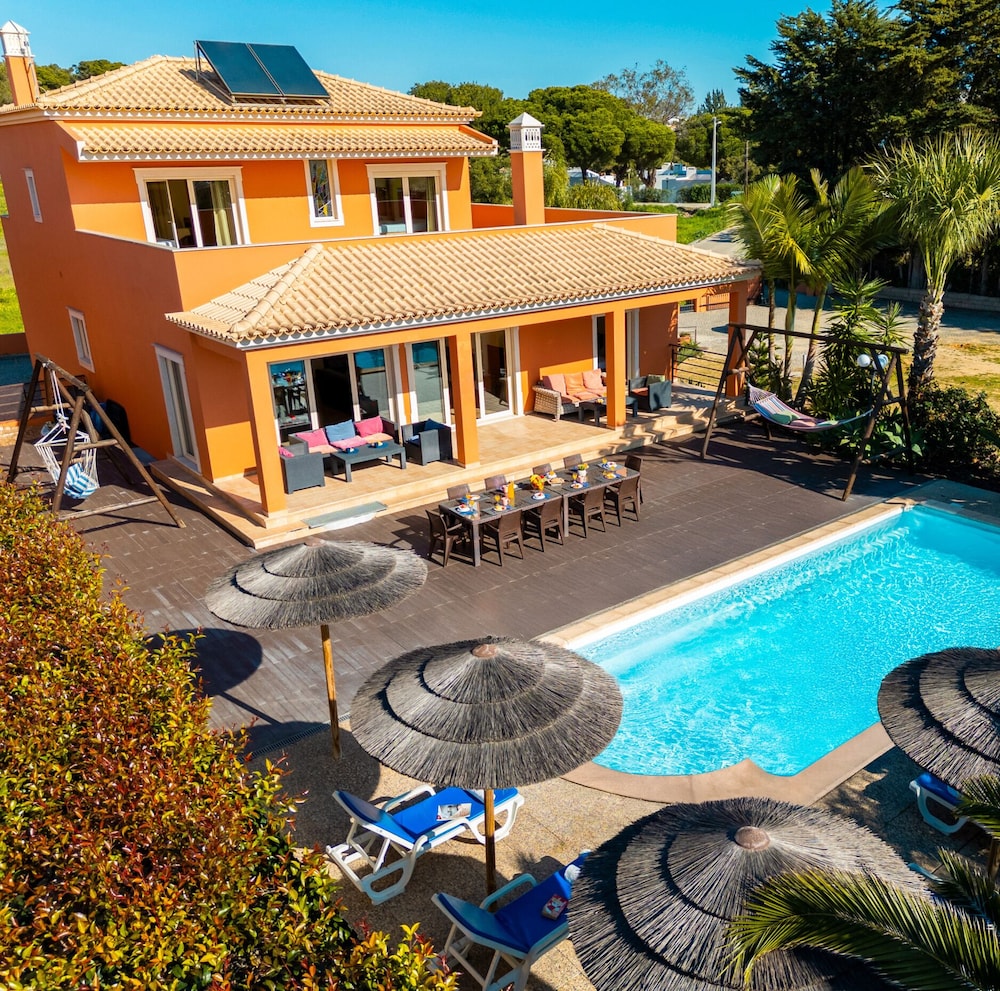 Villa California — 4-Star Luxury Hotel in Albufeira, Portugal