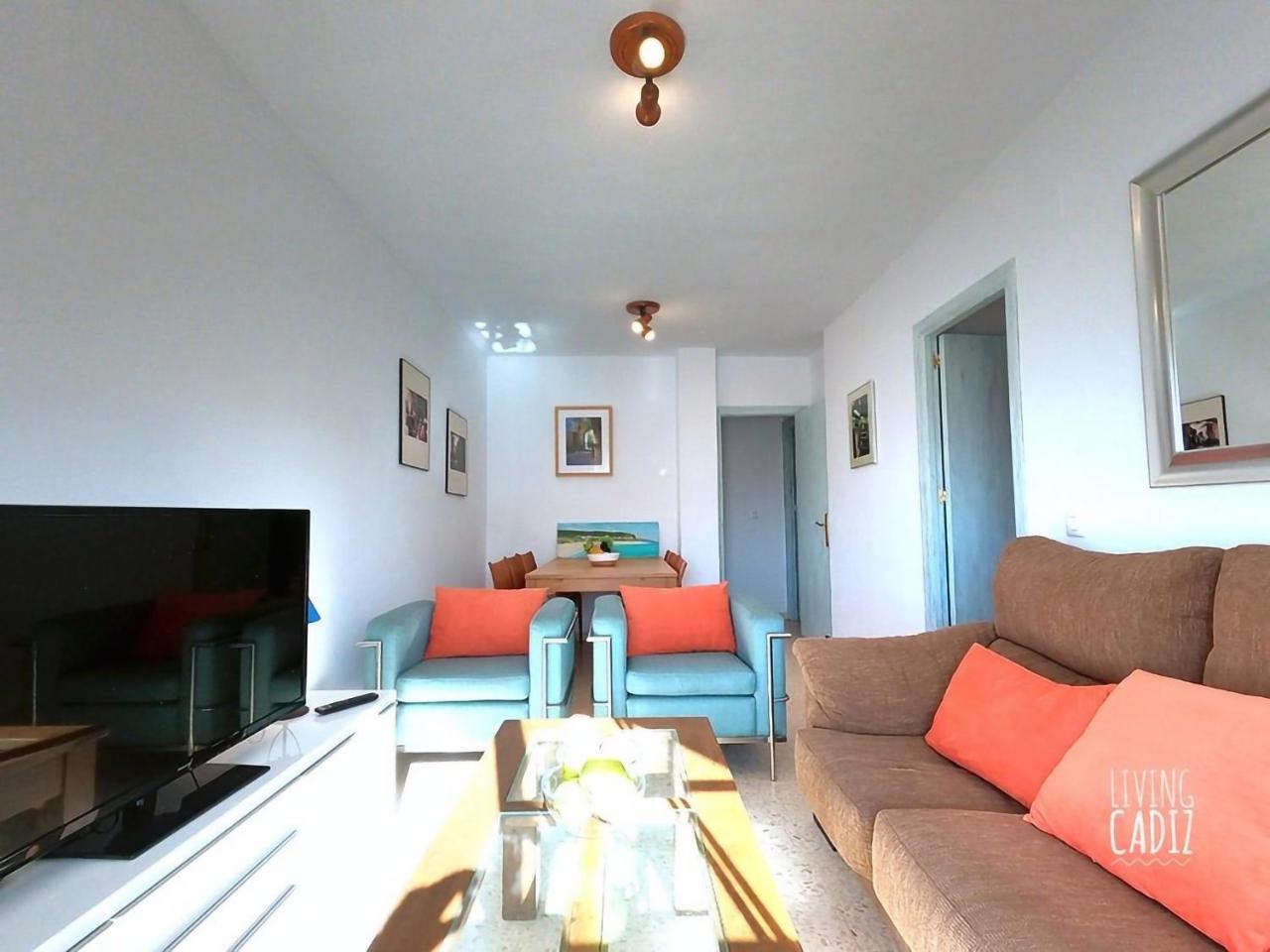 Apartamento Los Bateles Frente A La Playa — 4-Star Luxury Hotel in Conil De La Frontera, Spain