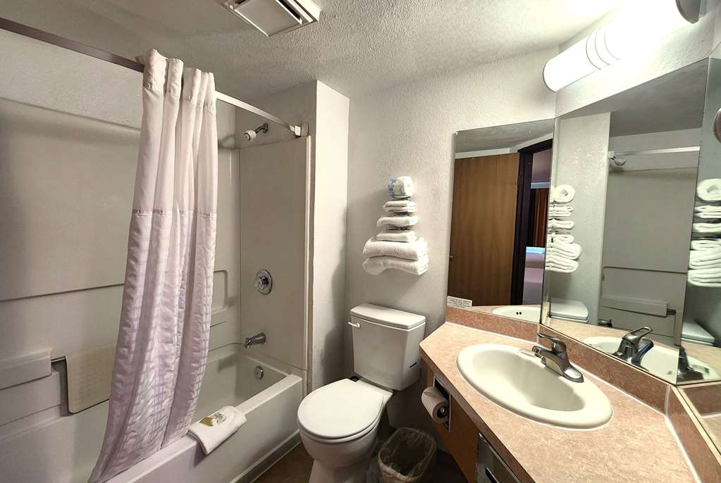 Super 8 by Wyndham Austin North University Area - photo 27