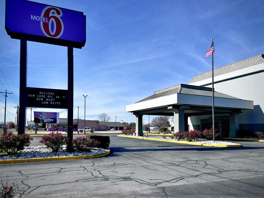 Motel 6 Pine Bluff AR - featured photo