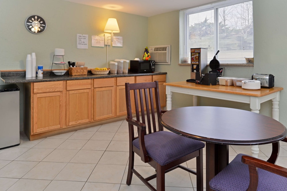 Americas Best Value Inn Jefferson City - photo 45