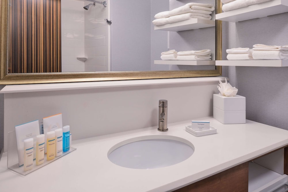 Hampton Inn & Suites Denver Speer Boulevard - photo 21