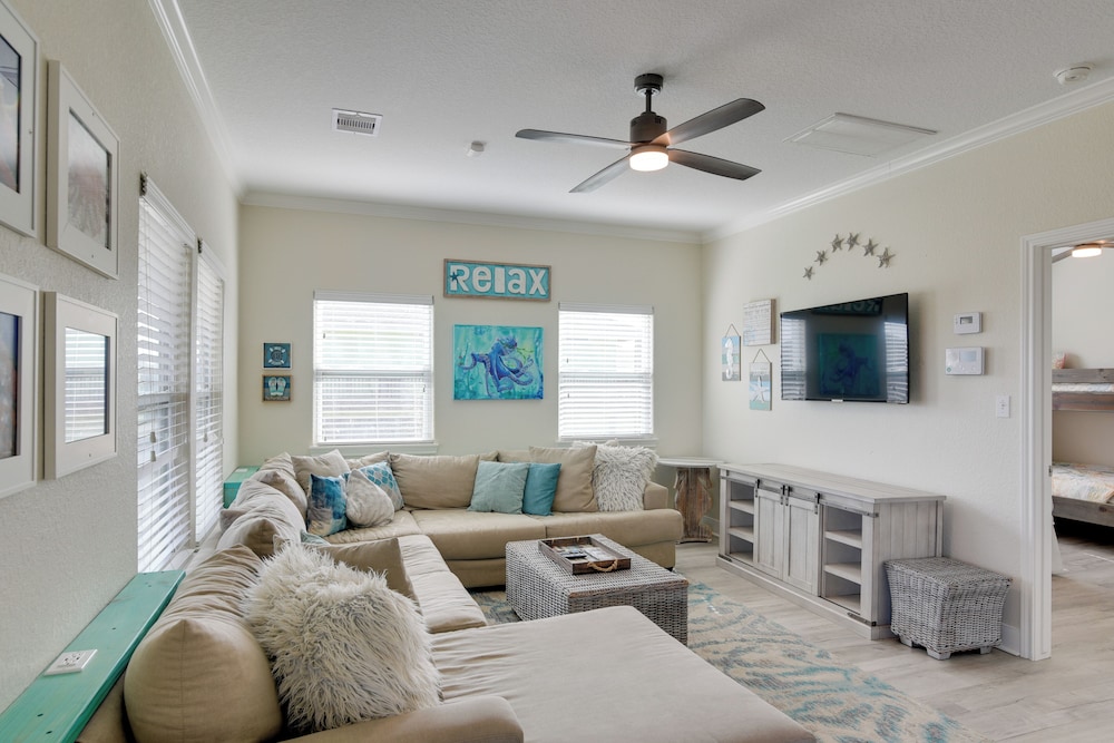 Walk to Beach: Coastal Gem in Bolivar Peninsula in Bolivar Peninsula, United States