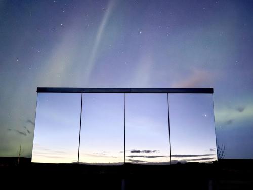 Nest Retreat Iceland Mirror Houses by the Rangá river