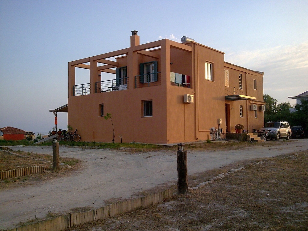 Alekos Beach Houses Roni in Kefalonia, Greece