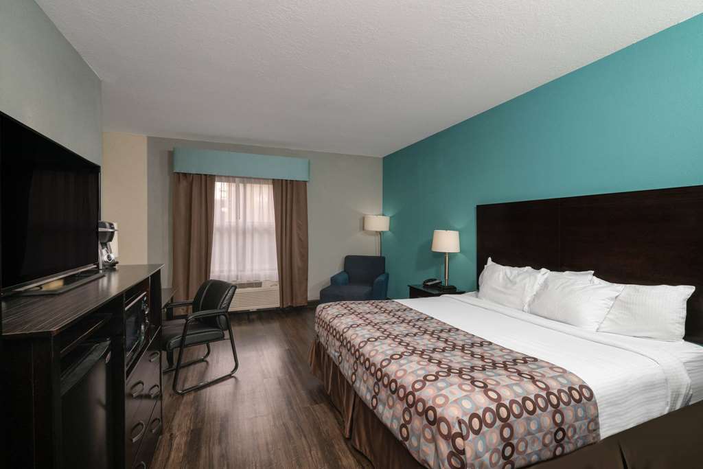La Quinta Inn & Suites by Wyndham Knoxville East - photo 25