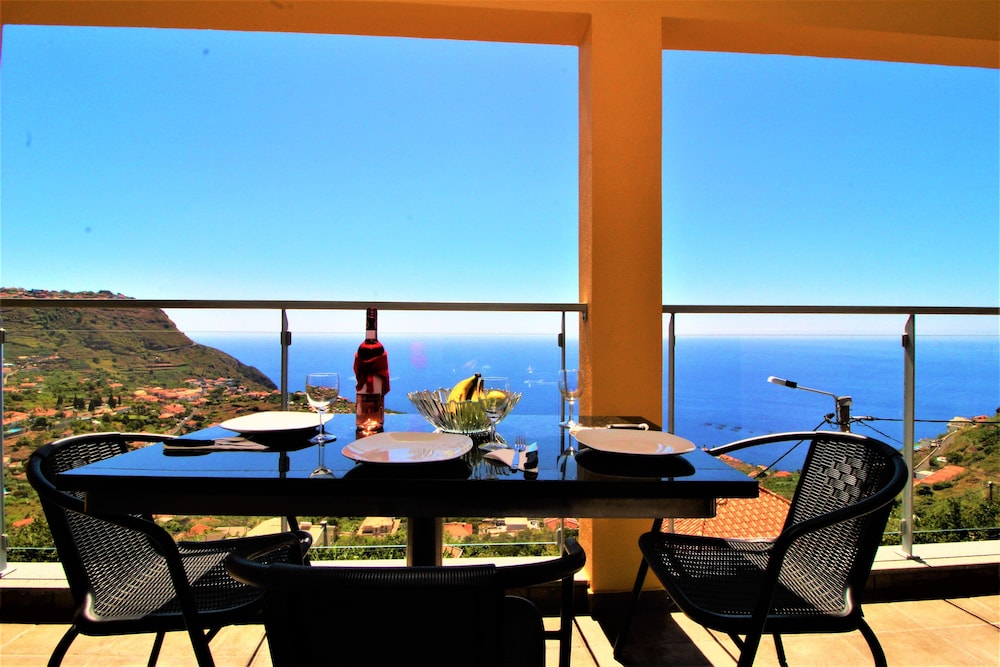 Caracas One Bedroom Apartment Sea View — 4-Star Luxury Hotel in Funchal, Portugal
