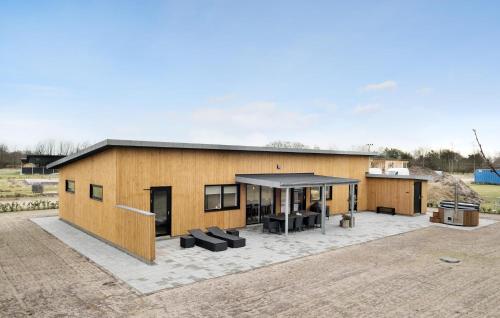 5 Bedroom Awesome Home In Hadsund — 5-Star Luxury Hotel in Hadsund, Denmark