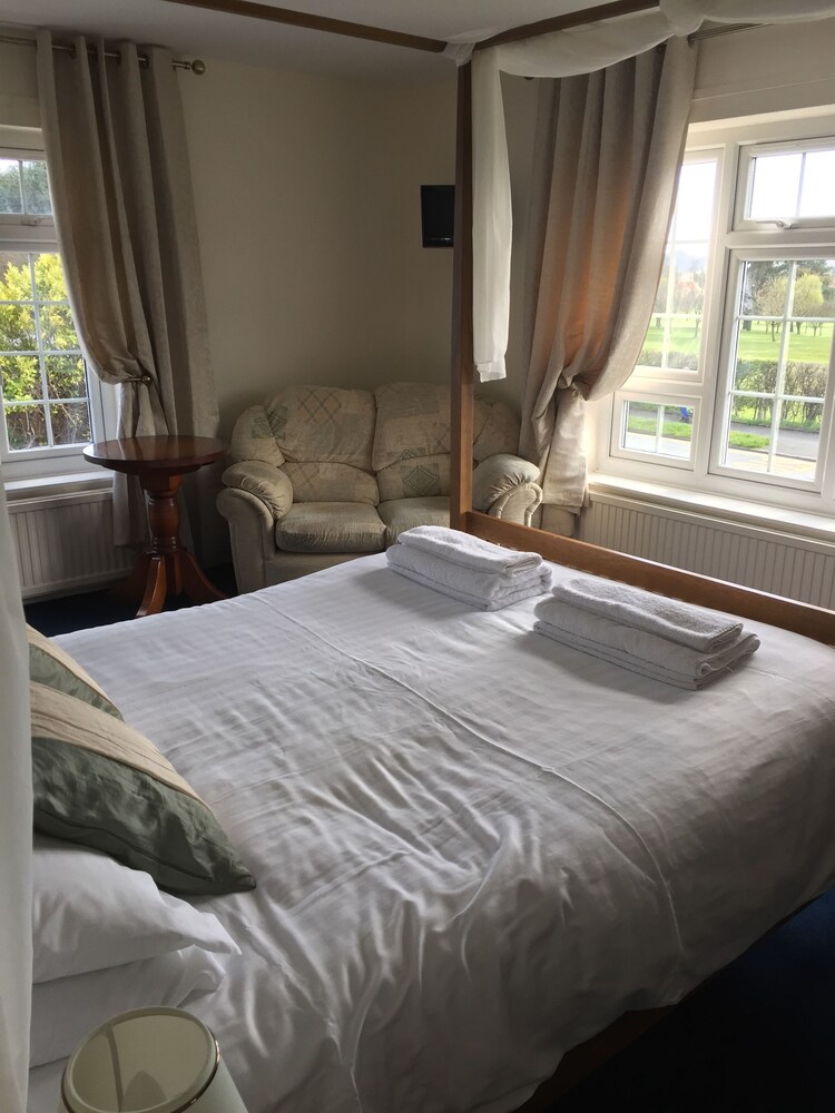 Ivanhoe Hotel — hotel in Scarborough