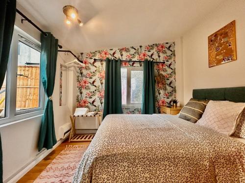Acton Elizabeth Line — 4-Star Luxury Hotel in London, United Kingdom