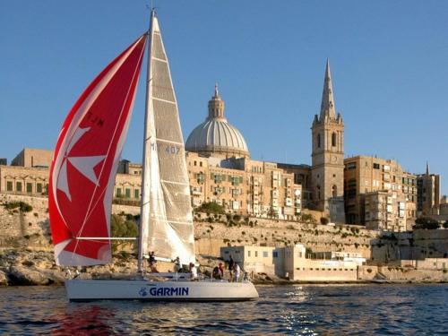 Traditional Maltese Townhouse wt Terrace and Pool — 4-Star Luxury Hotel in Senglea, Malta